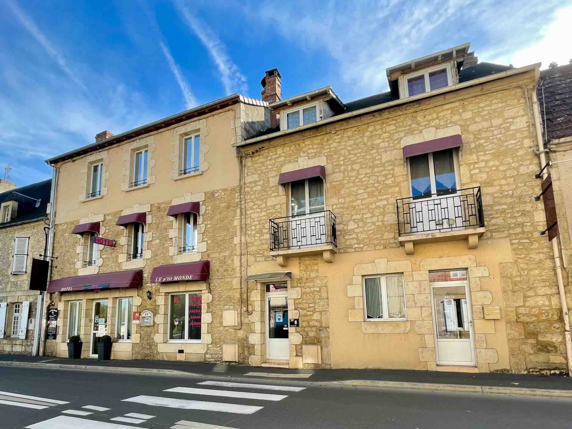 Hôtel avec piscine Le Petit Monde à Montignac-Lascaux Hôtel avec piscine Le Petit Monde à Montignac-Lascaux