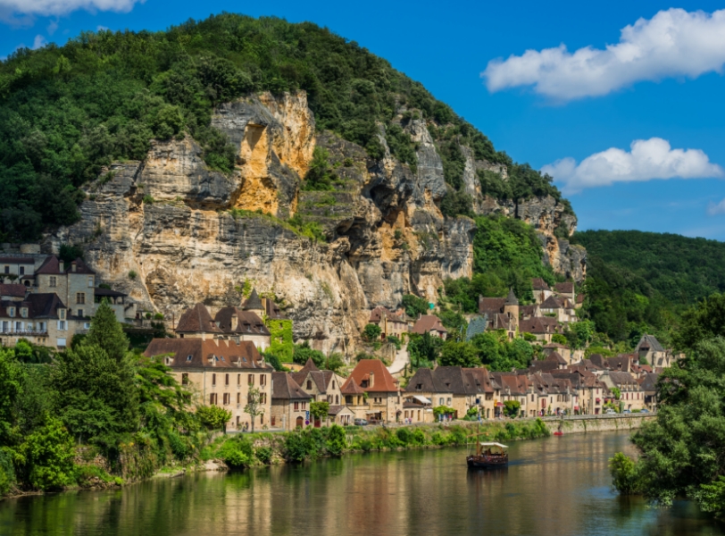 Le village de la Roque-Gageac situé aux alentours de l'Hôtel à Montignac